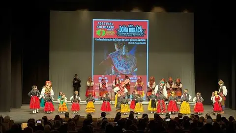 Do&ntilde;a Urraca, actuaci&oacute;n en el teatro Ramos Carri&oacute;n_9