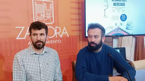 David Gago, concejal de Promoci&oacute;n Econ&oacute;mica, y &Oacute;scar Coscar&oacute;n, presidente de la Asociaci&oacute;n Santa Merienda.