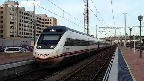 Tren en circulaci&oacute;n. Foto SalamancaAldia