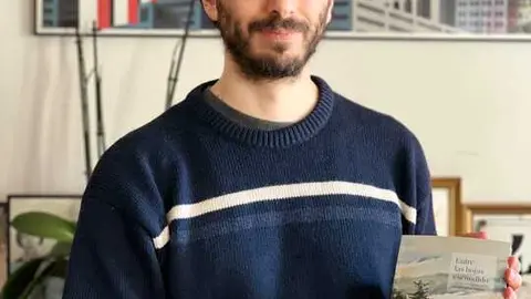 David Mu&ntilde;oz muestra su libro