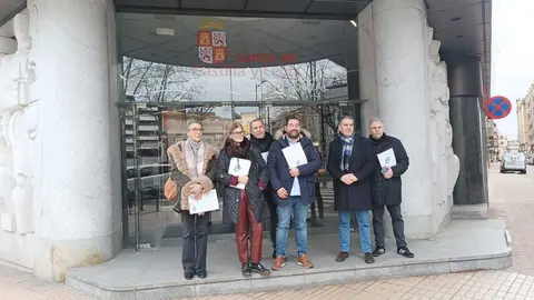 Representantes del CSIF tras la reuni&oacute;n con el delegado de la Junta