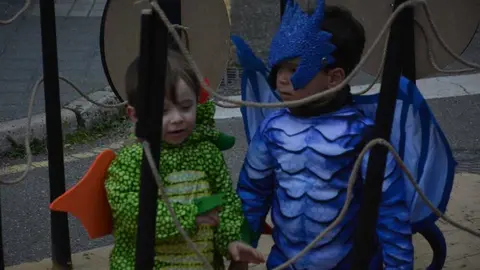 toro carnaval ni&ntilde;os desfile_62