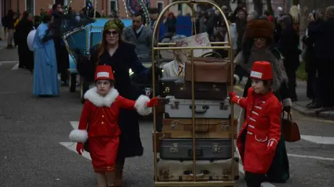 toro carnaval ni&ntilde;os desfile_176