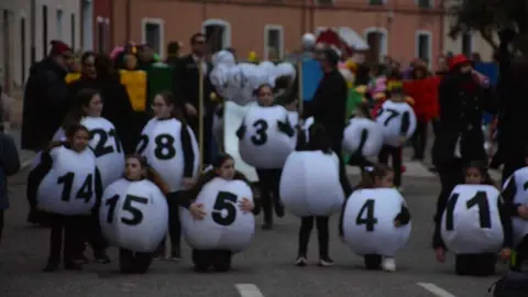 toro carnaval ni&ntilde;os desfile_186