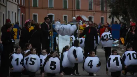 toro carnaval ni&ntilde;os desfile_188