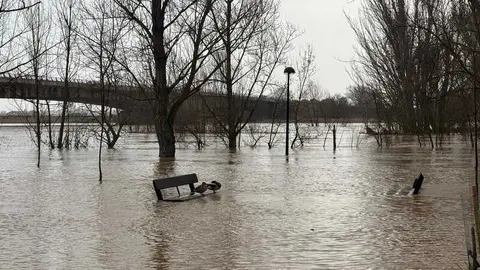 el r&iacute;o Duero a su paso por Zamora en un d&iacute;a nublado _4