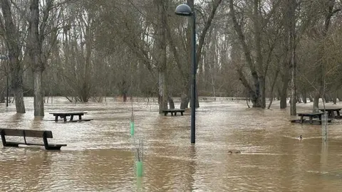 el r&iacute;o Duero a su paso por Zamora en un d&iacute;a nublado _6