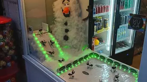 Escaparate del kiosko adornado