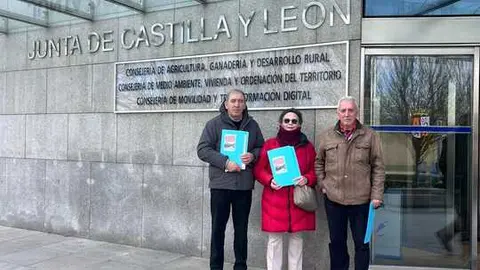 Representantes de la Asociaci&oacute;n Sanabria AV ante la Consejer&iacute;a de Movilidad