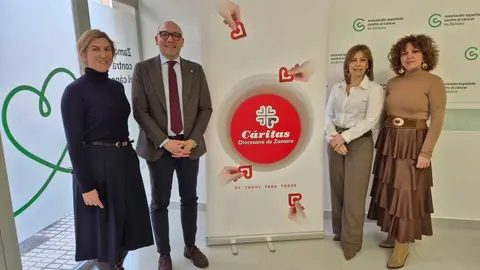 Firma convenio AECC - C&aacute;ritas