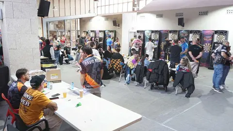 torneo de dardos en Alca&ntilde;ices 