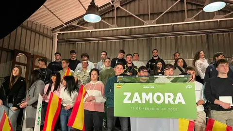 Mitin Vox Zamora Santiago Abascal y Carlos Poll&aacute;n _18
