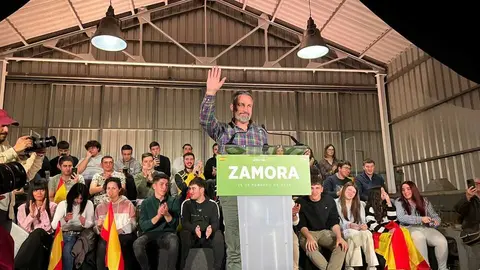 Mitin Vox Zamora Santiago Abascal y Carlos Poll&aacute;n _25
