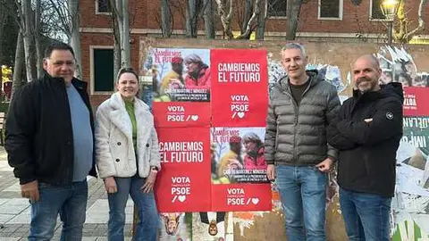 Mar&iacute;a Velasco pegada en toro