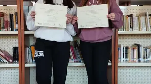 Ganadoras  Olimpiadas de Filosof&iacute;a de Castilla y Le&oacute;n - IES Pardo Tavera - Roc&iacute;o (izda.) y Cecilia (dcha.)