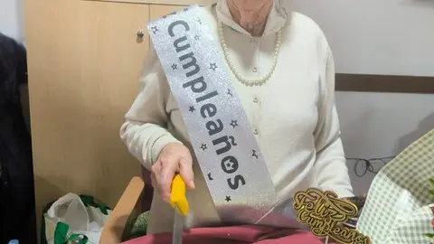 Andrea parte la tarta