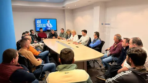 reuni&oacute;n candidatos del pp con sectores de la caza