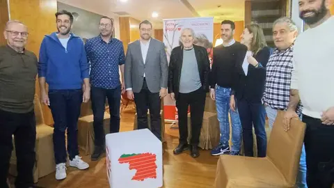 Barb&oacute;n y Demetrio Madrid con cargos del PSOE en el NH de Zamora