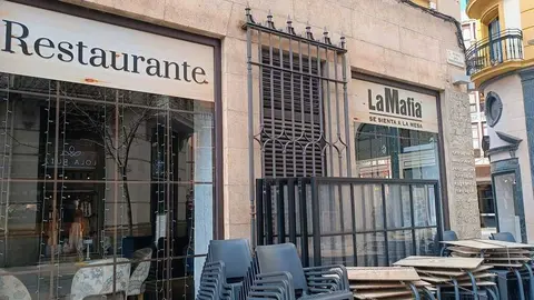 la Mafia se sienta a la mesa -restaurante Zamora 
