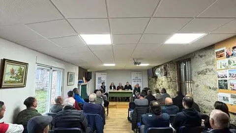 Reuni&oacute;n alcaldes y hosteleros Sanabria-La Carballeda Paradas AVE