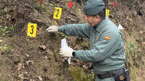Guardia Civil tomando muestras