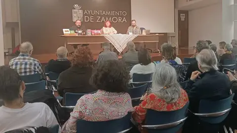 Presentaci&oacute;n del libro en la Alh&oacute;ndiga