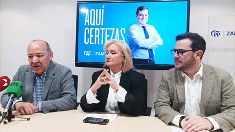 Jos&eacute; Mar&iacute;a Barrios, Leticia Garc&iacute;a, V&iacute;ctor L&oacute;pez Cierre de campa&ntilde;a 15M