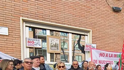 Carteles contra las plantas de biog&aacute;s en la sede de la CHD