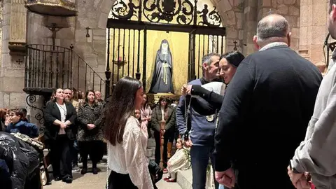 Imposici&oacute;n de medallas a los nuevos hermanos y damas de Jes&uacute;s Nazareno vulgo Congregaci&oacute;n _5