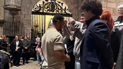 Imposici&oacute;n de medallas a los nuevos hermanos y damas de Jes&uacute;s Nazareno vulgo Congregaci&oacute;n _6