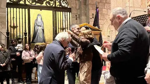 Imposici&oacute;n de medallas a los nuevos hermanos y damas de Jes&uacute;s Nazareno vulgo Congregaci&oacute;n _14