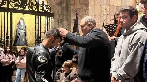 Imposici&oacute;n de medallas a los nuevos hermanos y damas de Jes&uacute;s Nazareno vulgo Congregaci&oacute;n _17