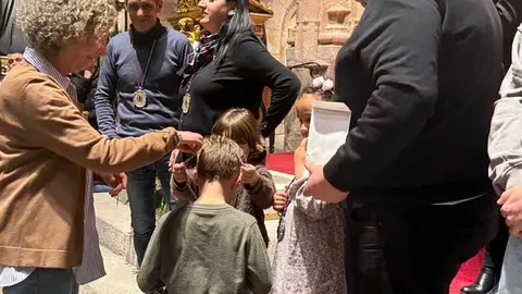 Imposici&oacute;n de medallas a los nuevos hermanos y damas de Jes&uacute;s Nazareno vulgo Congregaci&oacute;n _23