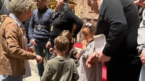 Imposici&oacute;n de medallas a los nuevos hermanos y damas de Jes&uacute;s Nazareno vulgo Congregaci&oacute;n _24