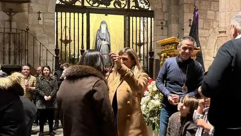Imposici&oacute;n de medallas a los nuevos hermanos y damas de Jes&uacute;s Nazareno vulgo Congregaci&oacute;n _26