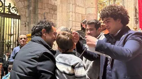 Imposici&oacute;n de medallas a los nuevos hermanos y damas de Jes&uacute;s Nazareno vulgo Congregaci&oacute;n _27