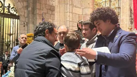 Imposici&oacute;n de medallas a los nuevos hermanos y damas de Jes&uacute;s Nazareno vulgo Congregaci&oacute;n _28