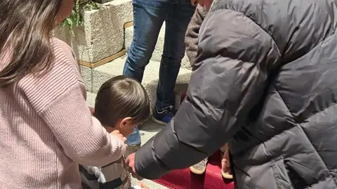 Imposici&oacute;n de medallas a los nuevos hermanos y damas de Jes&uacute;s Nazareno vulgo Congregaci&oacute;n _29