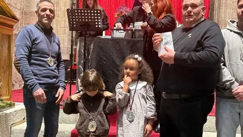 Imposici&oacute;n de medallas a los nuevos hermanos y damas de Jes&uacute;s Nazareno vulgo Congregaci&oacute;n _30