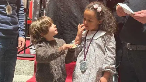 Imposici&oacute;n de medallas a los nuevos hermanos y damas de Jes&uacute;s Nazareno vulgo Congregaci&oacute;n _31