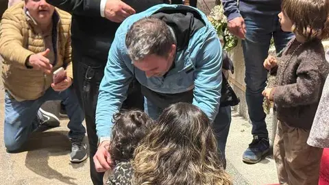 Imposici&oacute;n de medallas a los nuevos hermanos y damas de Jes&uacute;s Nazareno vulgo Congregaci&oacute;n _34