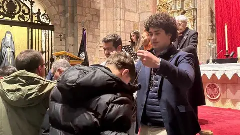 Imposici&oacute;n de medallas a los nuevos hermanos y damas de Jes&uacute;s Nazareno vulgo Congregaci&oacute;n _36