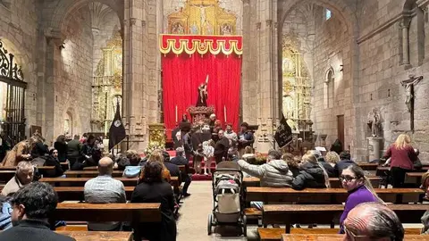 Imposici&oacute;n de medallas a los nuevos hermanos y damas de Jes&uacute;s Nazareno vulgo Congregaci&oacute;n _37