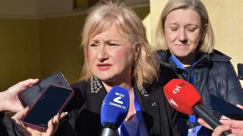 Leticia Garc&iacute;a vota Elecciones 15M _2