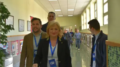 Leticia Garc&iacute;a vota Elecciones 15M _5