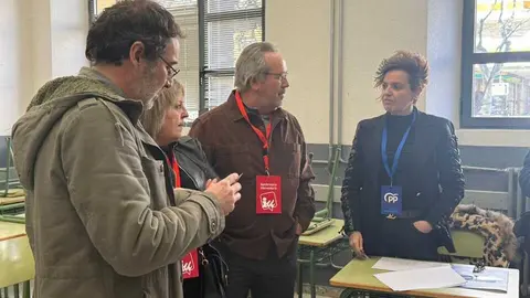 Miguel &Aacute;ngel Vi&ntilde;as vota elecciones 15M 