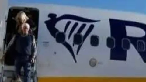 Un avi&oacute;n de Ryanair. Foto Facua