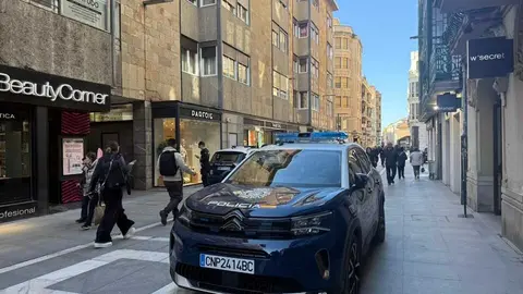 Polic&iacute;a Nacional por la calle Santa Clara