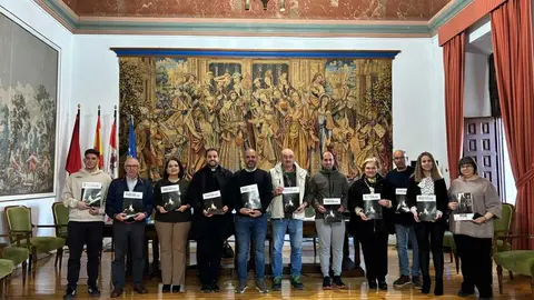 Presentaci&oacute;n revista Toro Cofrade