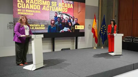 La ministra de Igualdad, Ana Redondo, y la directora general para la Igualdad de Trato y No Discriminaci&oacute;n y contra el Racismo, Beatriz Carrillo, durante la presentaci&oacute;n de la campa&ntilde;a